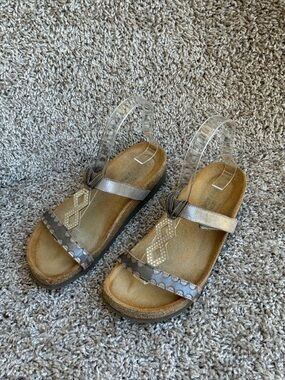 Naot Aspen Metallic Silver Threads Rhinestone T-Strap Sandals size 7